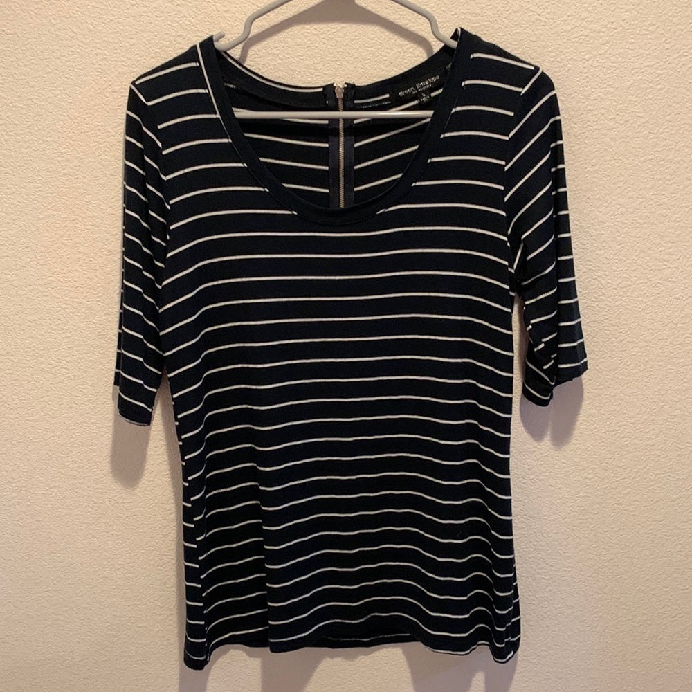 Green Envelope Womens Black&White stripped top with exposed back zipper. Large. 